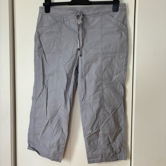 🎉4/30$🎉 Reitmans Grey Cotton Capri Pants – Size 8 - Picture 1 of 4